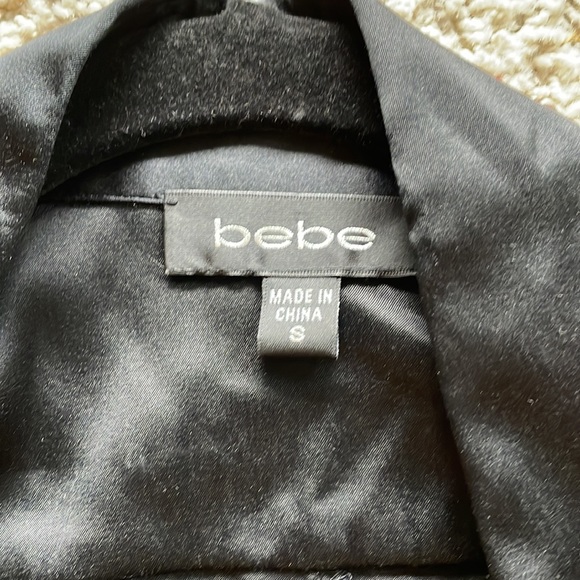 BeBe Small Silk Shirt w faux patent leather belt New Condition - Picture 5 of 7